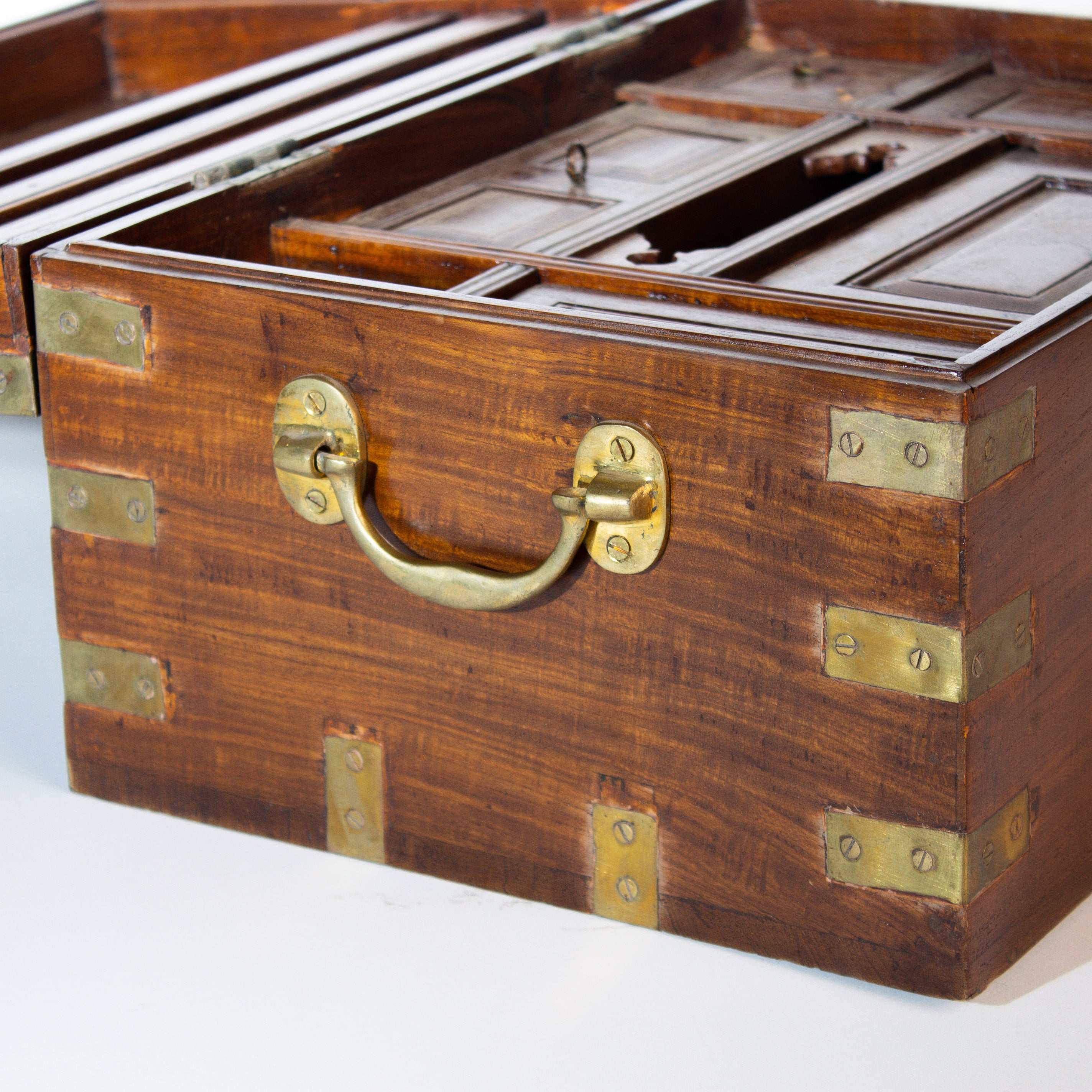 Antique Wood English Campaign Box 